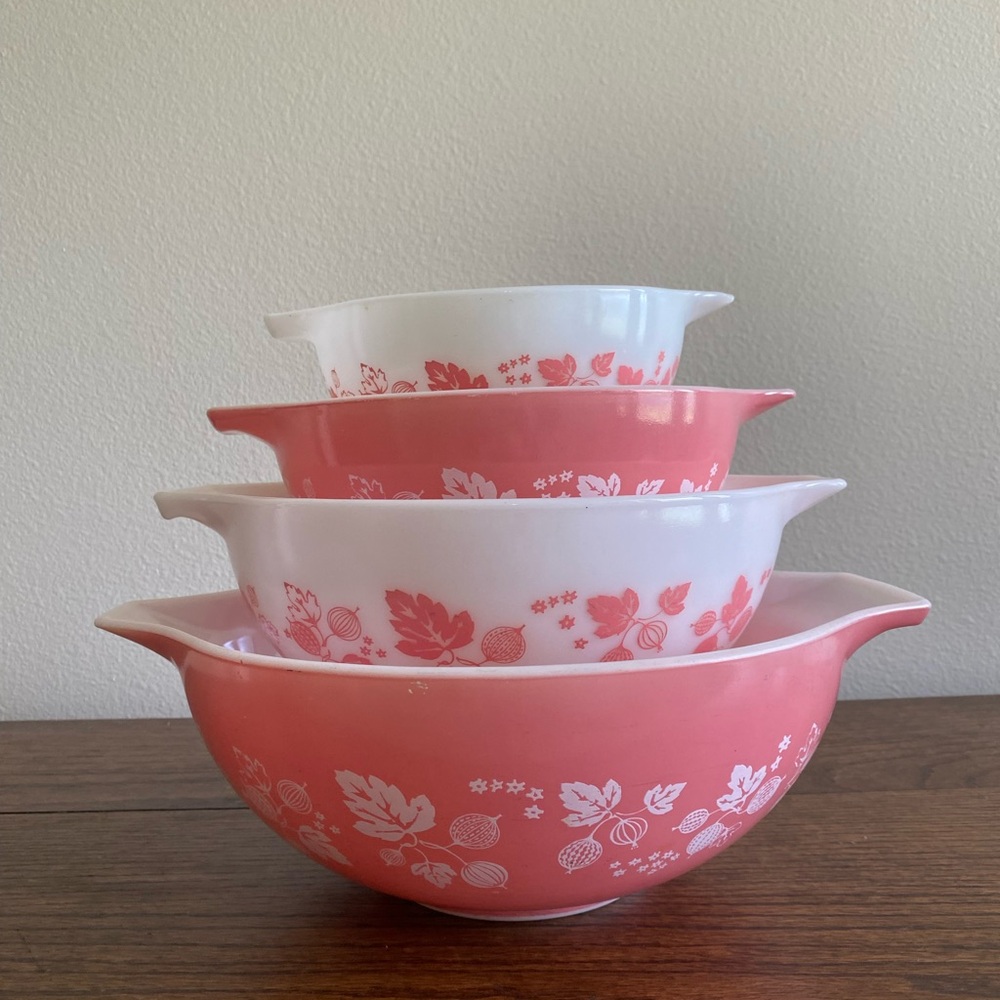 Set of vintage pink Gooseberry Pyrex bowls